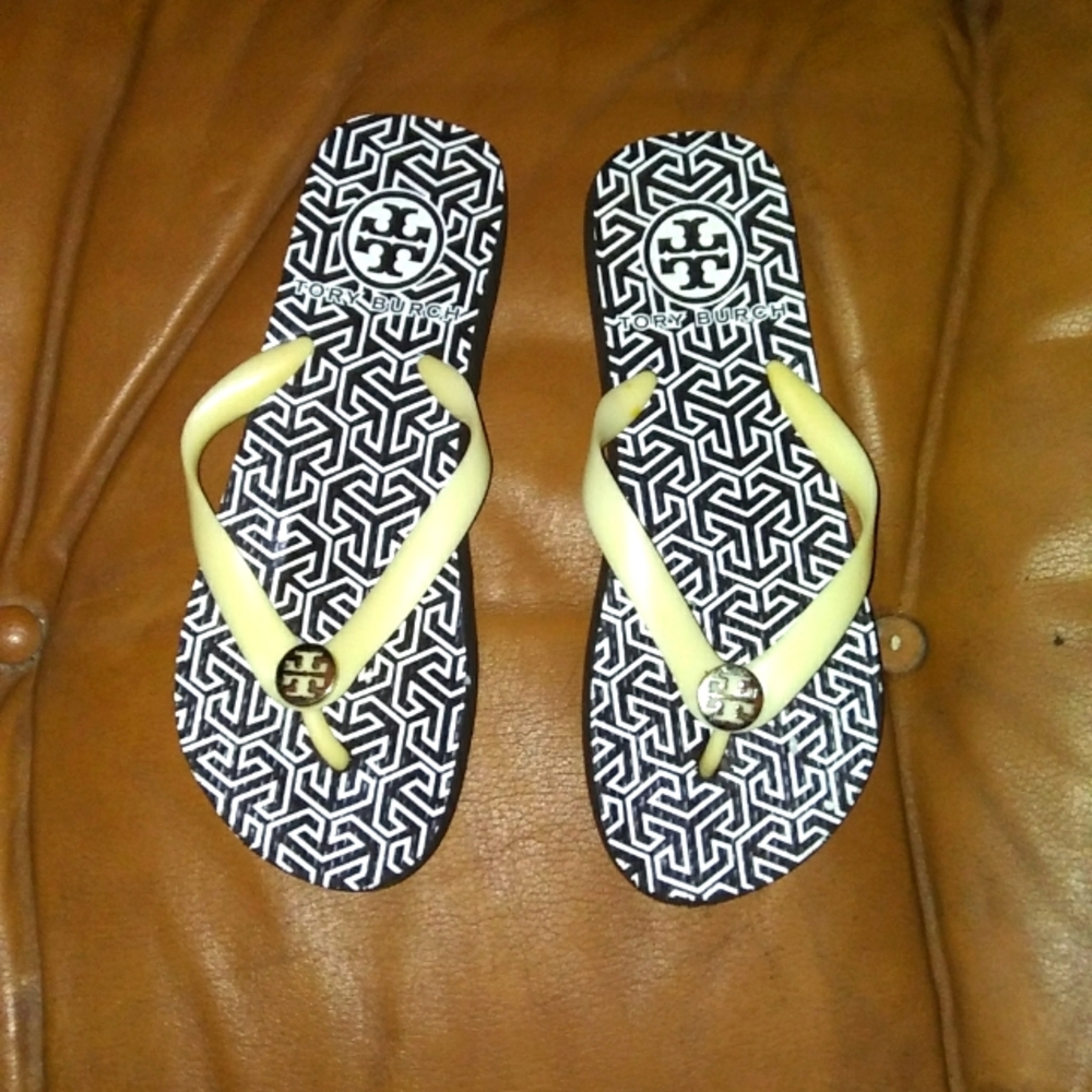 Ladies Tory Burch Sandals Flip flops sz 7 must see
